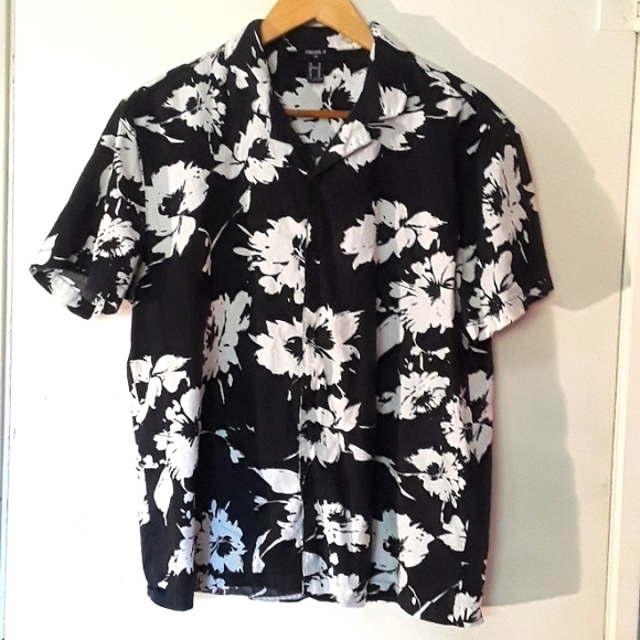 Forever 21 Mens Casual Button Down Black and White Floral Print Hawaiian Shirt M - Picture 1 of 4